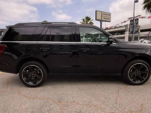 Used 2023 Ford Expedition Limited image 9
