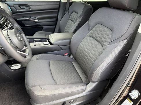 Certified 2025 Nissan Pathfinder SV w/ SV Premium Package AWD/4WD image 18