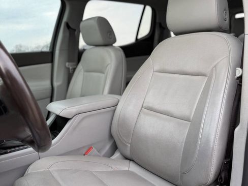 Used 2018 GMC Acadia SLT w/ LPO, Black Accent Package image 11