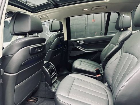 Used 2020 BMW X7 xDrive40i w/ Premium Package AWD/4WD image 25