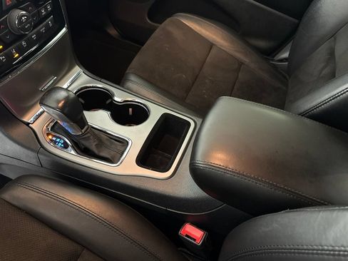 Used 2020 Jeep Grand Cherokee Altitude AWD/4WD image 19