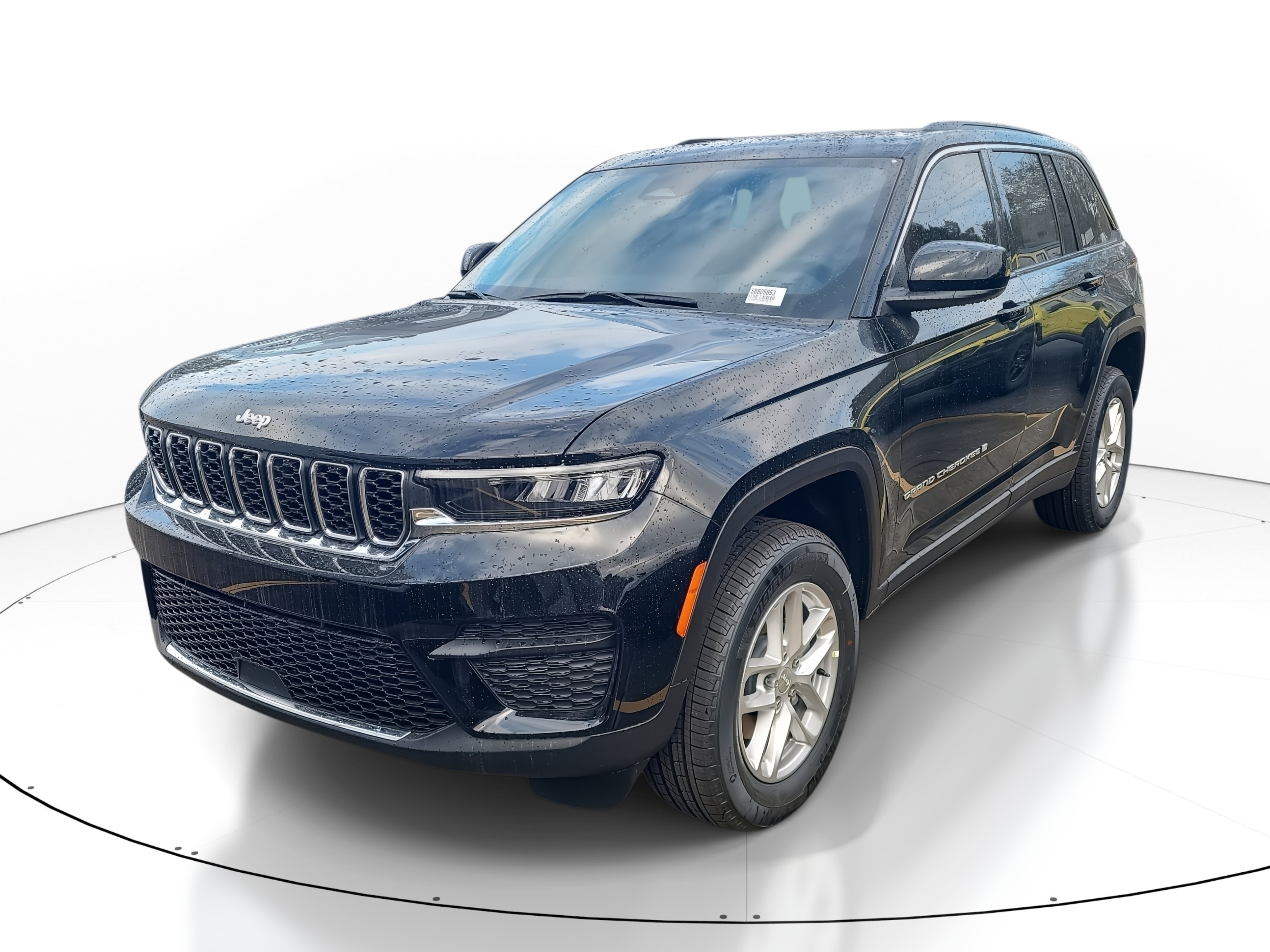 Used 2025 Jeep Grand Cherokee Laredo X w/ Luxury Tech Group I RWD image 2