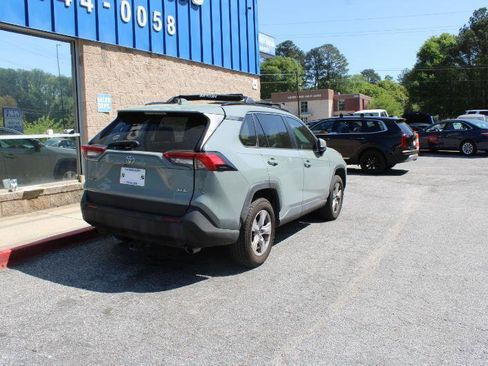 Used 2020 Toyota RAV4 XLE w/ Convenience Package FWD image 5