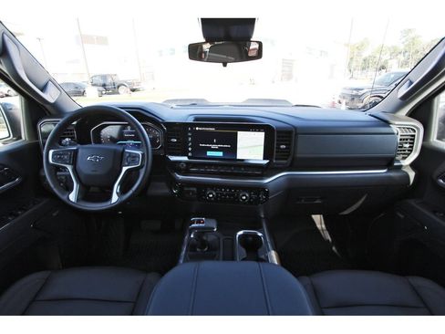 Used 2026 Chevrolet Silverado 1500 LT Trail Boss w/ Convenience Package II AWD/4WD image 12