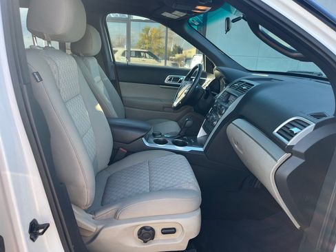 Used 2014 Ford Explorer XLT AWD/4WD image 16