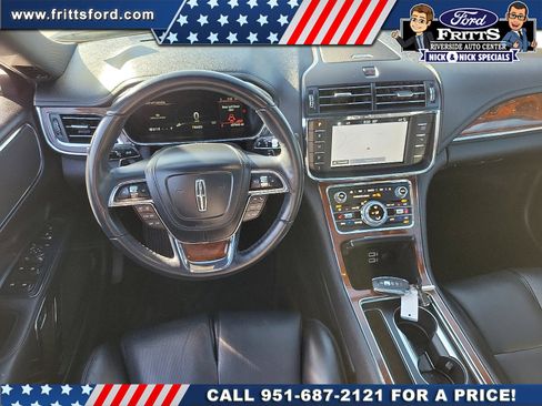 Used 2017 Lincoln Continental Select image 5