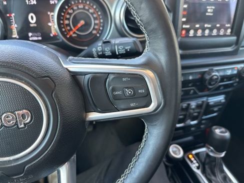 Used 2019 Jeep Wrangler Unlimited Sahara w/ Cold Weather Group AWD/4WD image 26