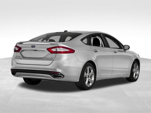 Used 2016 Ford Fusion SE FWD image 2