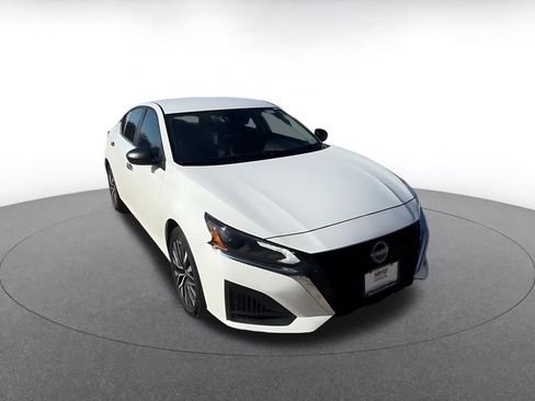 Used 2025 Nissan Altima 2.5 SV image 3