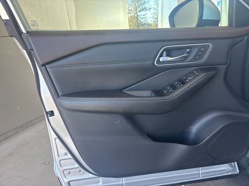 Used 2021 Nissan Rogue SL image 41