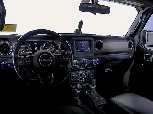 Used 2021 Jeep Gladiator Willys image 11