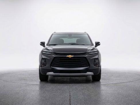 Used 2025 Chevrolet Blazer LT image 2
