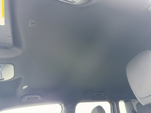 Used 2021 Jeep Renegade Latitude FWD image 27