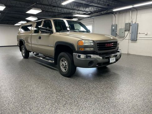 Used 2004 GMC Sierra 2500 W/T AWD/4WD image 3