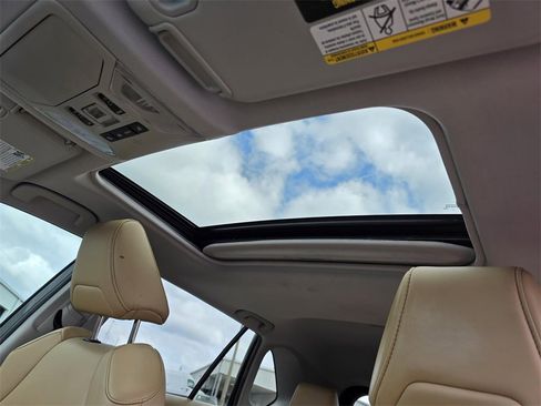 Used 2020 Toyota RAV4 XLE Premium image 24