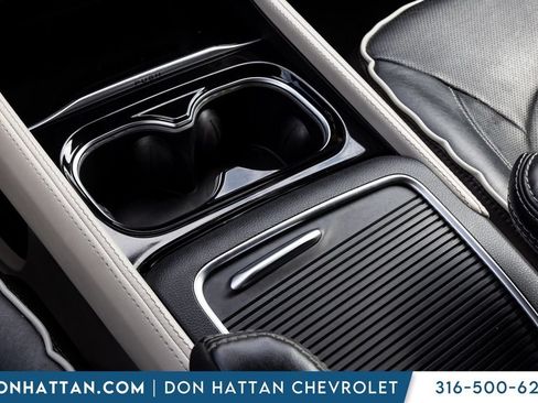 Used 2023 Chrysler Pacifica Limited FWD image 10