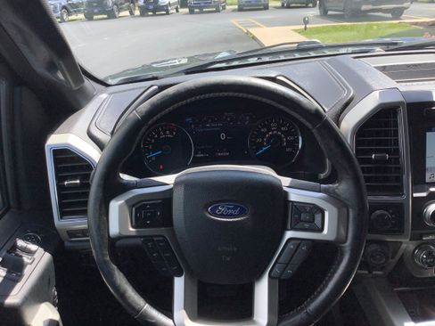 Used 2017 Ford F150 Lariat w/ Equipment Group 502A Luxury AWD/4WD image 7