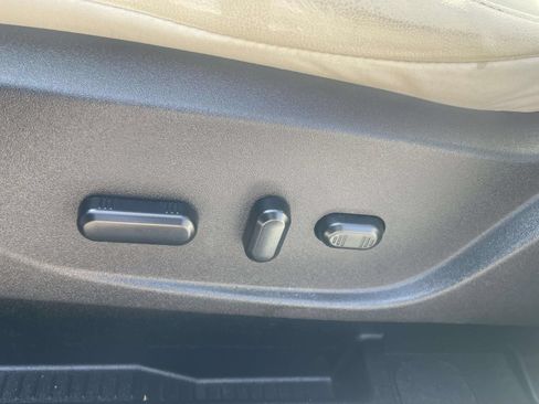 Used 2018 Ford Escape SEL w/ SEL Sport Appearance Package FWD image 17