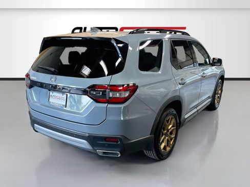 Used 2024 Honda Pilot Touring image 7