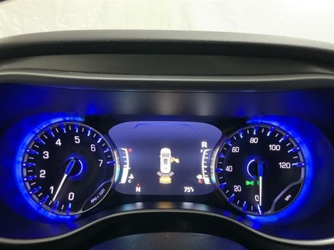 Used 2024 Chrysler Pacifica Touring-L FWD image 35