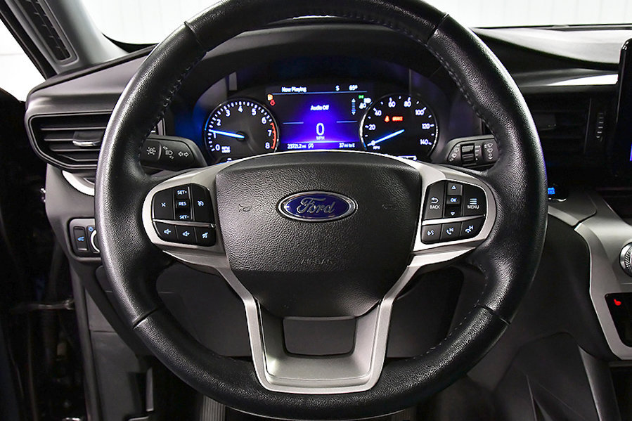 Used 2023 Ford Explorer XLT AWD/4WD image 18