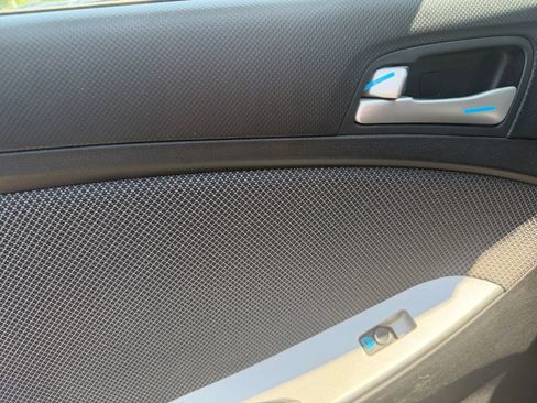 Used 2014 Hyundai Accent GS FWD image 30