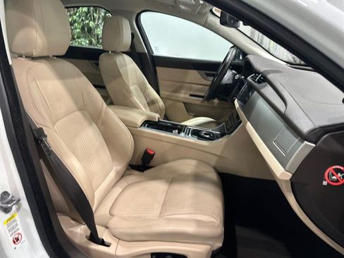 Used 2017 Jaguar XF Prestige RWD image 49