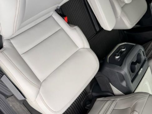 Used 2025 Ford Expedition Active image 33