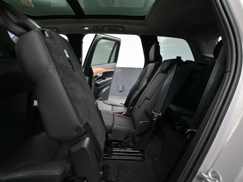Used 2024 Volvo XC90 B5 Plus AWD/4WD image 42