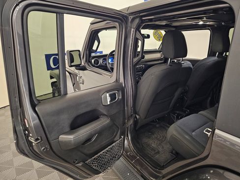 Used 2019 Jeep Wrangler Unlimited Sahara AWD/4WD image 21