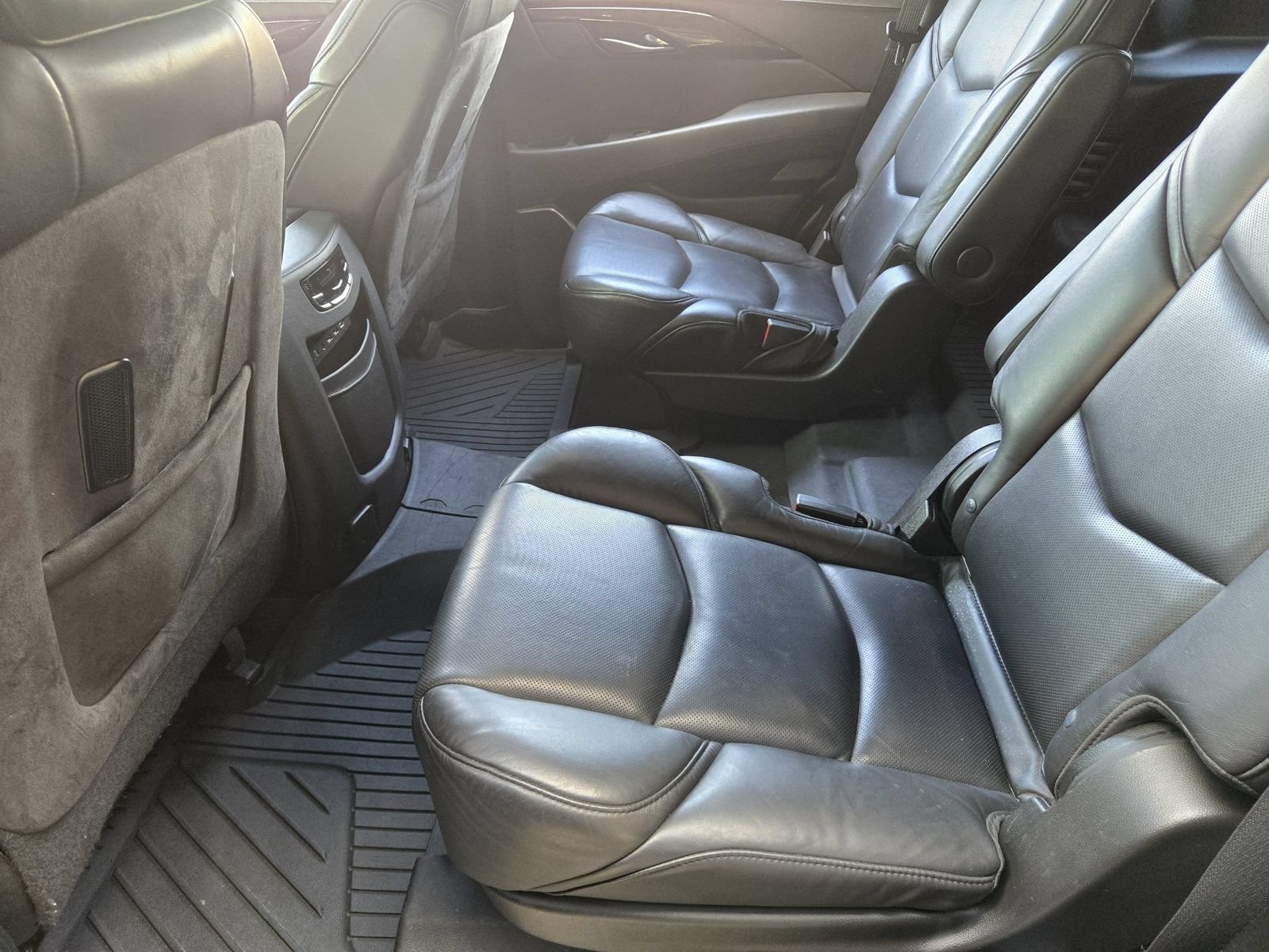Used 2020 Cadillac Escalade Platinum AWD/4WD image 31