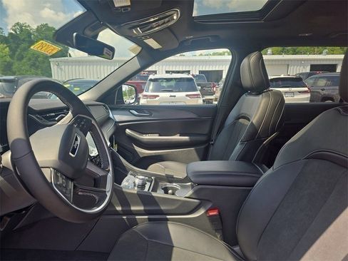 New 2025 Jeep Grand Cherokee L Altitude image 11