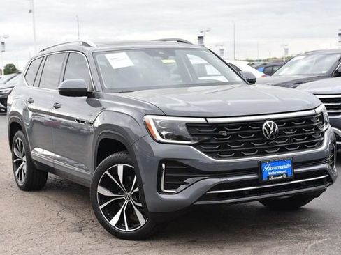 Certified 2025 Volkswagen Atlas SEL Premium R-Line image 2