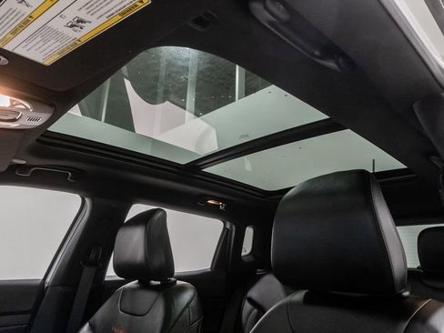 Certified 2025 Jeep Compass Trailhawk w/ Sun & Sound Group AWD/4WD image 10