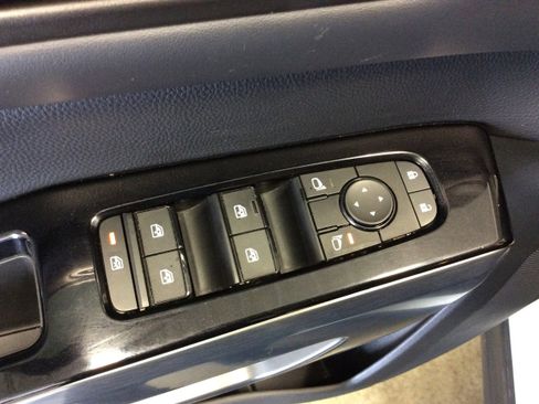 Used 2024 Nissan Pathfinder SL w/ Black Appearance Package image 14