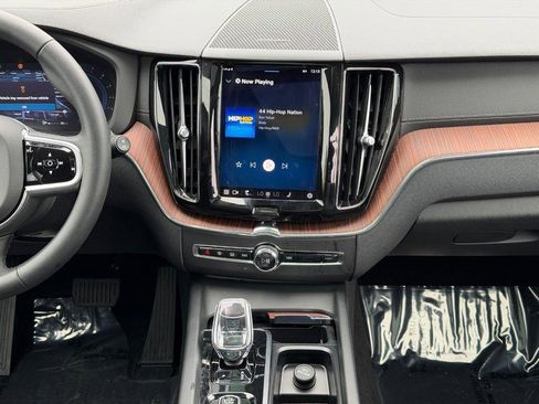 Certified 2023 Volvo XC60 B5 Ultimate w/ Climate Package AWD/4WD image 14