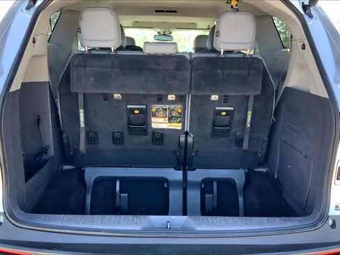 Used 2022 Toyota Sienna XLE FWD image 34