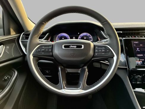 Certified 2023 Jeep Grand Cherokee Laredo w/ Luxury Tech Group I AWD/4WD image 18