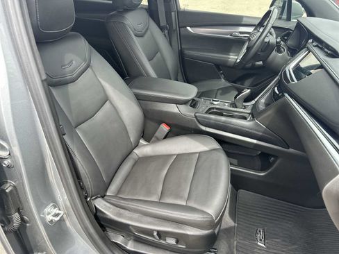 Used 2025 Cadillac XT6 Luxury AWD/4WD image 29