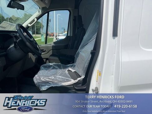 New 2023 Ford E-Transit Medium Roof RWD image 15