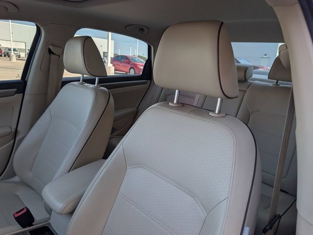Used 2018 Volkswagen Passat 2.0T SE FWD image 10