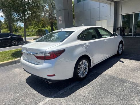 Used 2016 Lexus ES 350 w/ Premium Package w/Wood Trim FWD image 3