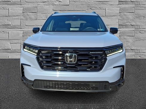 Used 2025 Honda Pilot Black Edition image 3