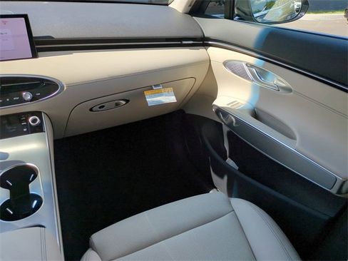 Certified 2026 Genesis GV70 2.5T Select image 15