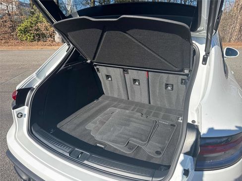 Used 2024 Porsche Macan w/ Premium Plus Package image 29