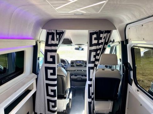 Used 2023 Mercedes-Benz Sprinter 2500 image 19