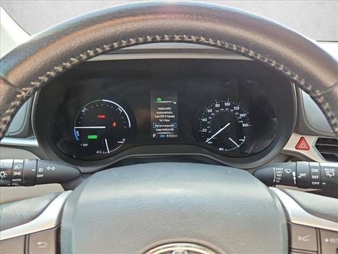 Used 2021 Toyota Sienna XLE image 11