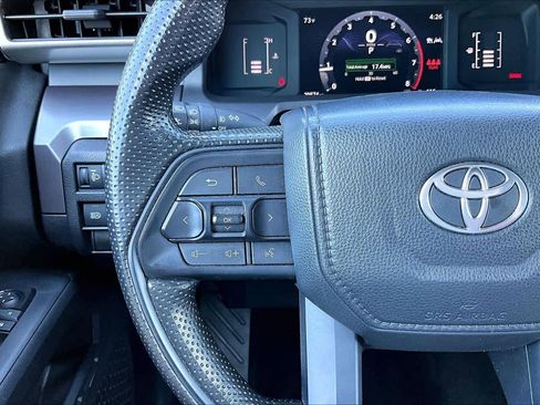Used 2025 Toyota Tacoma SR5 AWD/4WD image 24