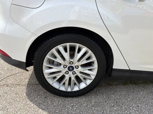 Used 2018 Ford Focus Titanium FWD image 32