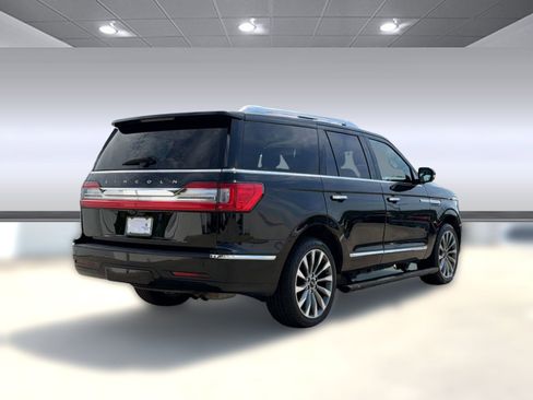 Used 2018 Lincoln Navigator Select AWD/4WD image 9